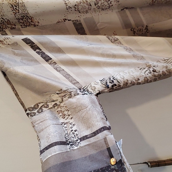 WORTH NY Silk Animal Print Oversized Button Up PS - Picture 4 of 6